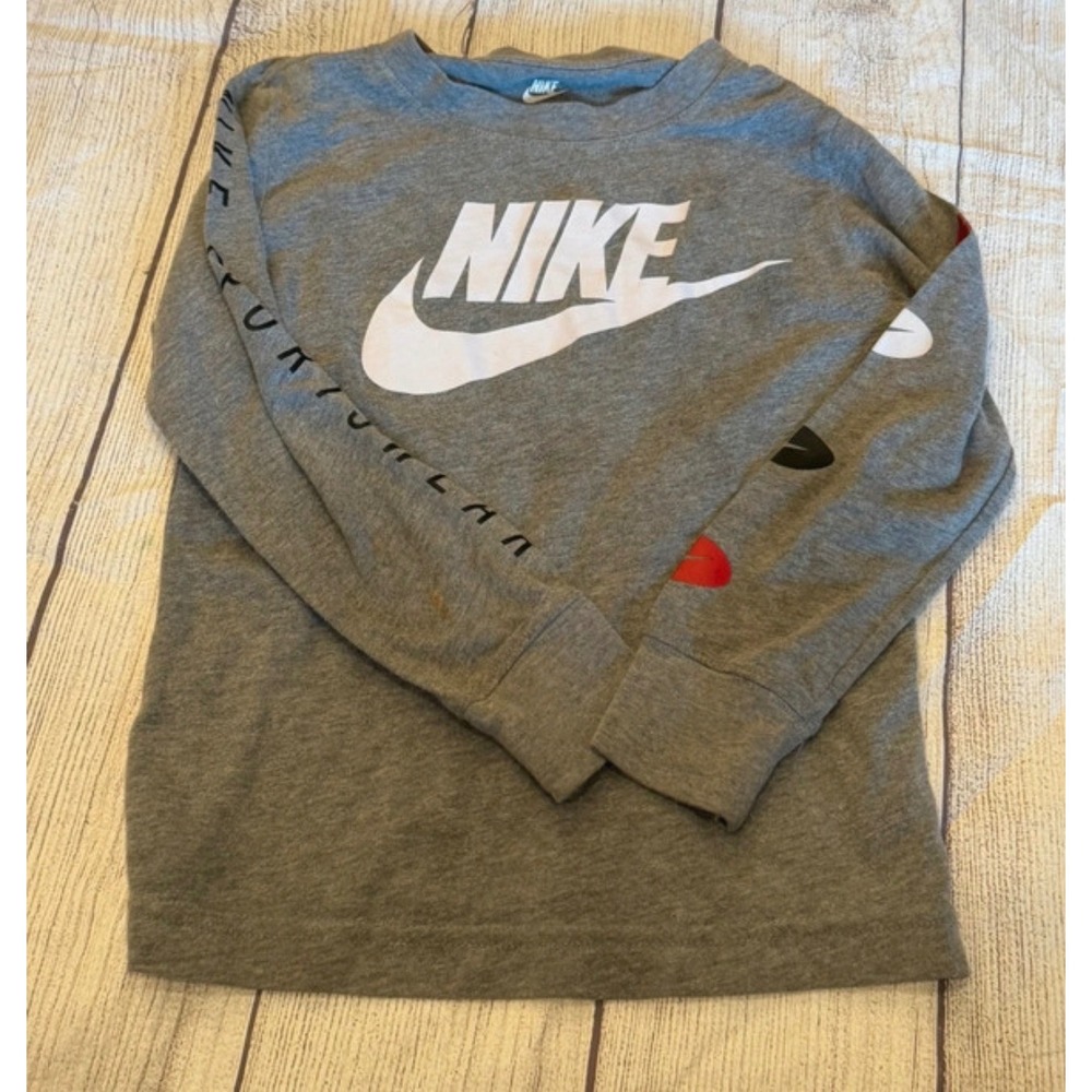 Nike Kids Long Sleeve Graphic T-Shirt Gray Flaw Swoosh Logo Crew Neck Tee Small